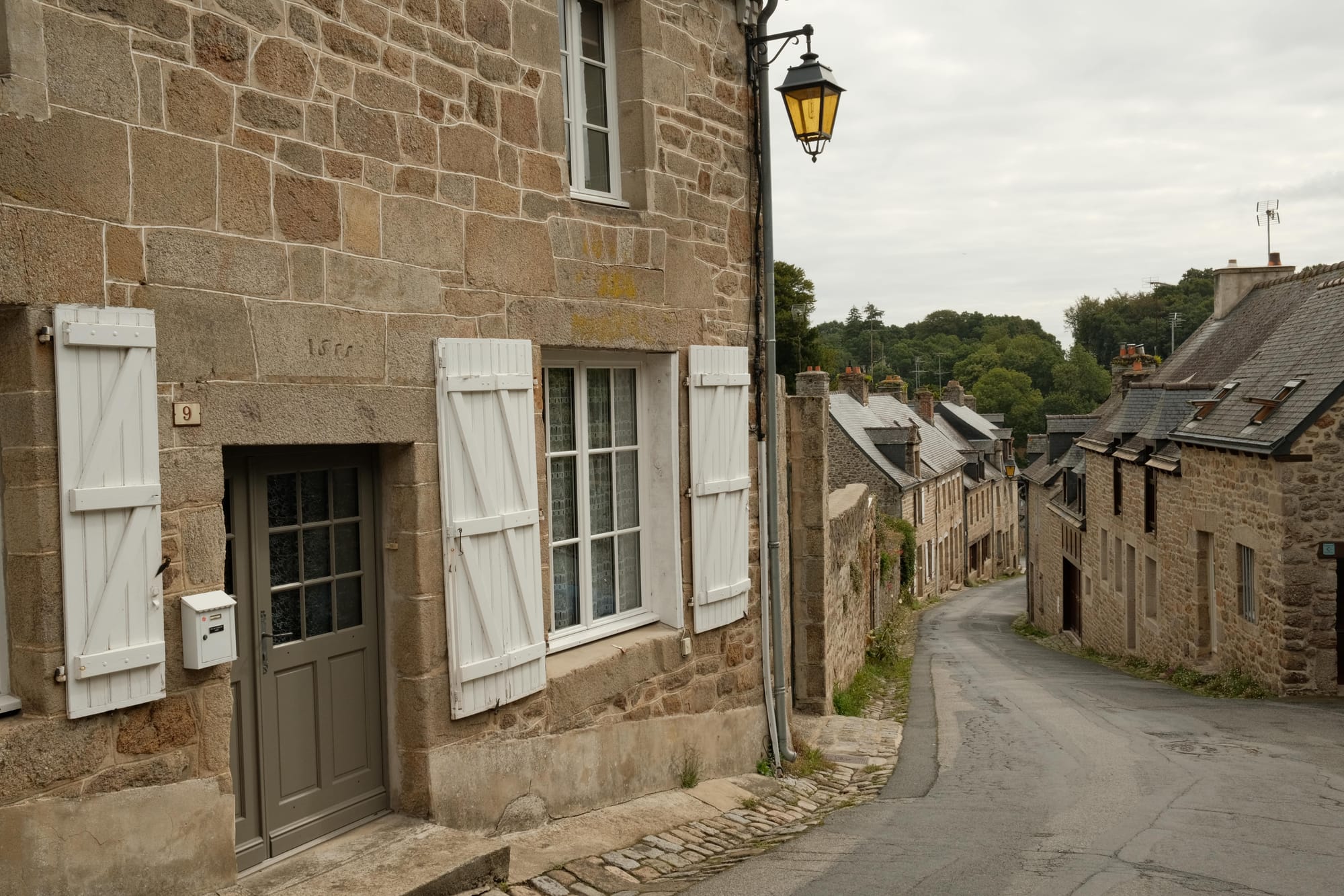 Was die traditionellen Häuser der Bretagne so liebenswert macht