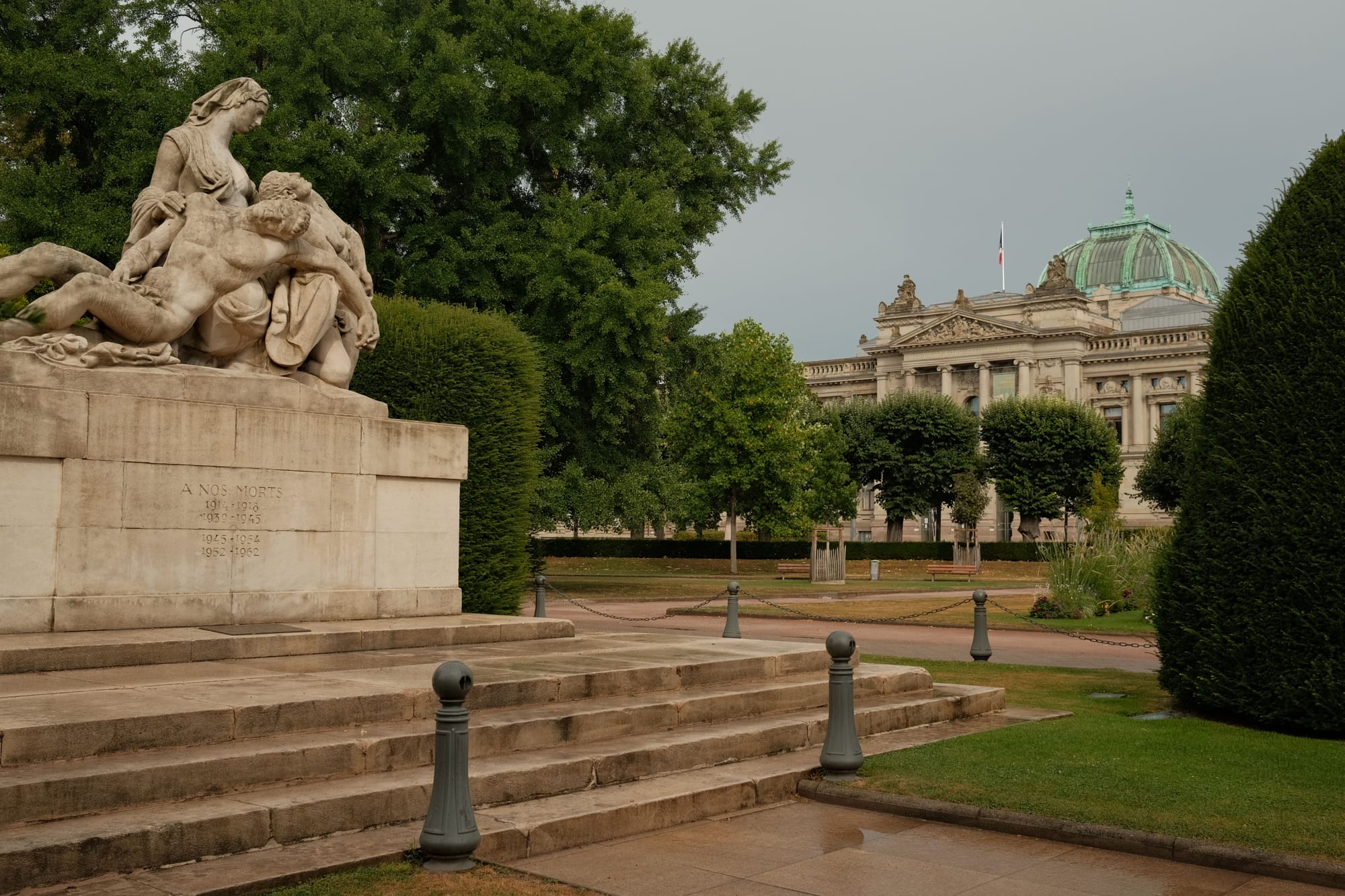 Adélaïde Hautval: Ein Schimmer Menschlichkeit im Gräuel von Auschwitz